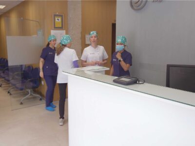 Recepción Clínica Dental Valme Entrada a Clínica Dental Valme